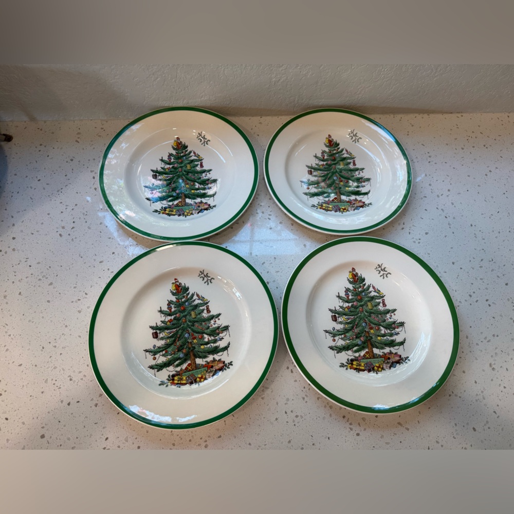 Spode Festive Green and White Dinner Plate Set